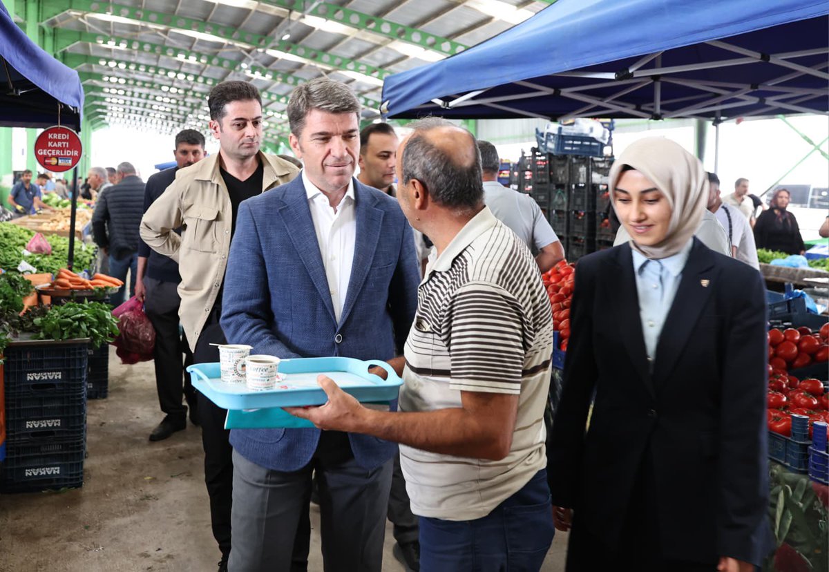 Ghk_Kaymakam's tweet photo. Valimiz Önder BAKAN ve Kaymakamımız Büşra GÜNEŞ, ilçe merkezinde kurulan pazarı ziyaret ederek kıymetli hemşerilerimiz ve esnafımızla bir araya geldi. https://t.co/knXfBXhwP5