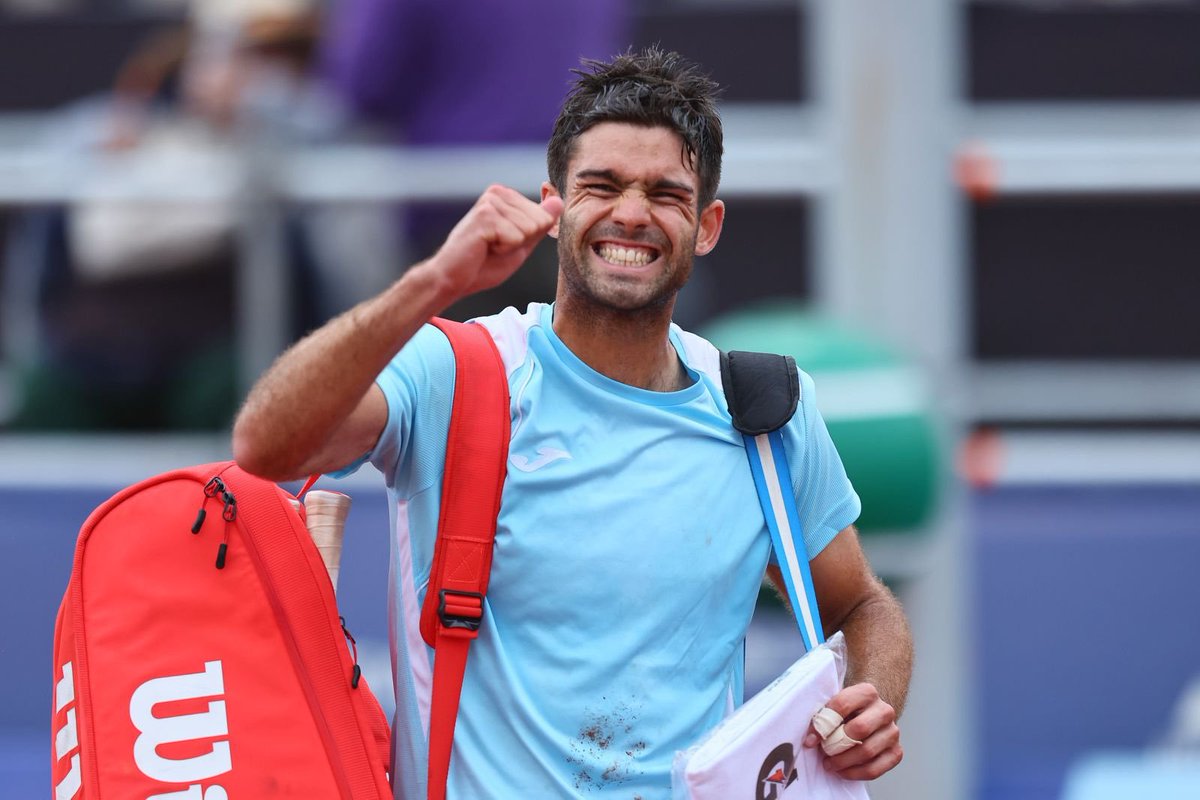TomasRodriguezC's tweet photo. 🇦🇷DOS QUE CRECEN🇦🇷

Facundo Díaz Acosta🇦🇷 le acaba de ganar a Juan Carlos Prado🇧🇴 en el Challenger 125 de San Marino, donde es el máximo favorito, y quedó a un triunfo de volver al Top 100.

Federico Gómez 🇦🇷 también está en semifinales pero en el 75 de Bonn🇩🇪. Ahora va por Jan Choinski🇬🇧 (88° y primer preclasificado), pero ya sube al 173°.