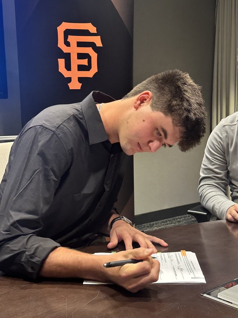 UCSB_Baseball's tweet photo. Pens down, dreams signed ✍🏼 

Congratulations to our 4 Gauchos who have officially signed with their MLB organizations!

#GoChos | #ChosInThePros https://t.co/tnjb8WdGFM