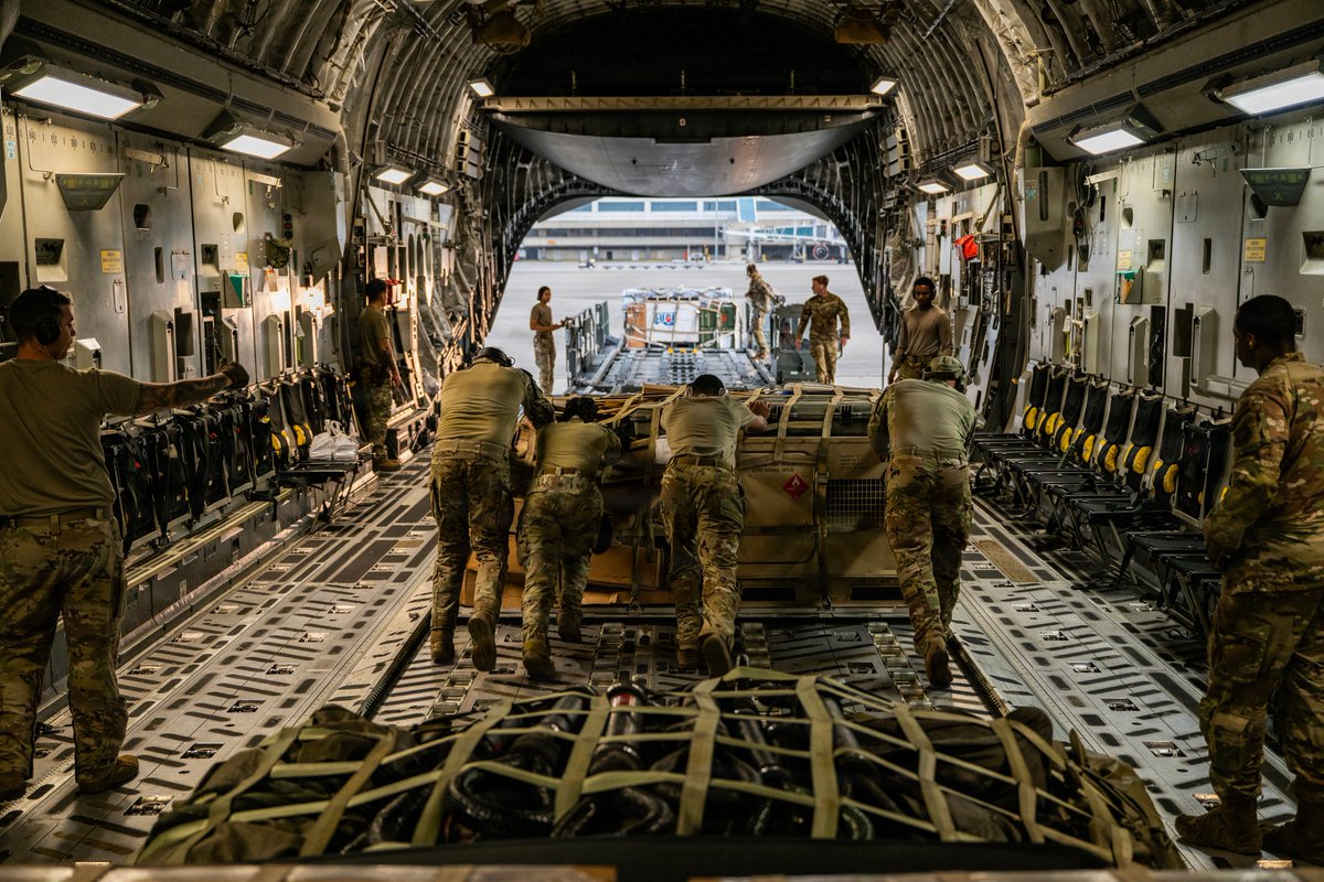 Southcom's tweet photo. Answering the call to support the Venezuelan people:
Following the devastating June 24 earthquakes, #SOUTHCOM quickly deployed Airmen, Marines, Sailors, and Soldiers to Venezuela to deliver time-critical support to relief efforts. Specialized @DeptofWar capabilities ensured the rapid delivery of first responders, vital equipment, and emergency aid during @StateDept-led U.S. government relief operations.

@WHAAsstSecty @USForeignAssist @USAenEspanol @usembassyve @USNavy @USMC @The24MEU @usairforce