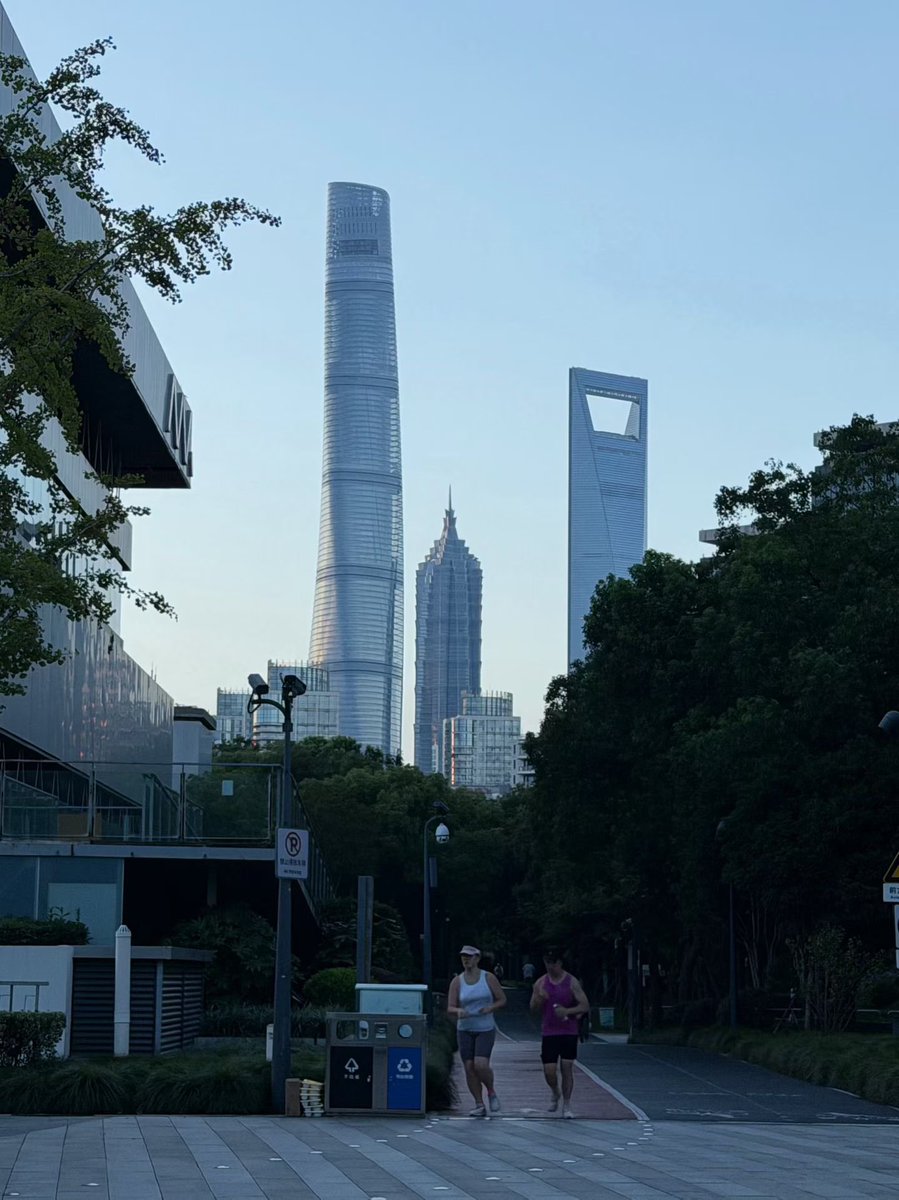 BTCshuai's tweet photo. 致7月最后一个傍晚：

夕阳不会辜负每一个赶路的人🌇 https://t.co/Jypqwy2nKO