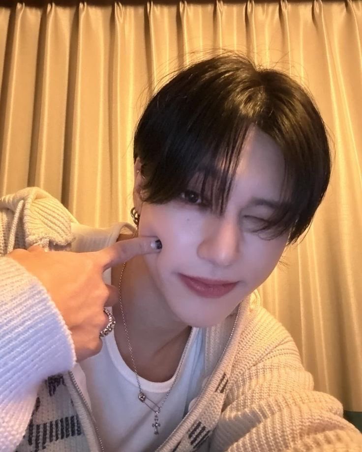 woolipmole's tweet photo. thread of funny and viral moments of wooyoung lives because its been ages since his last live https://t.co/nPM1Juv8q1