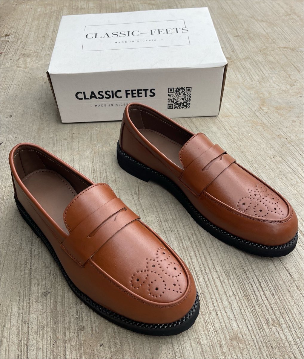 Classic_feet's tweet photo. It’s Friday wear some stylish footwear 

Wear classic, wear quality ⭐️ https://t.co/1jRTsrrt0p