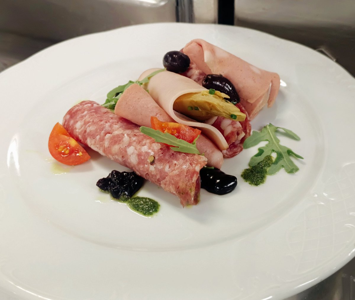slykudaka's tweet photo. Mediterranean cold cut mosaic; rolled Mortadella, salame milano, smoked turkey breast, marinated olives &amp; artichoke, baby gerkins, Basil oil &amp; balsamico cream
#mortadellalovers #salame https://t.co/3k1BhF8sUi