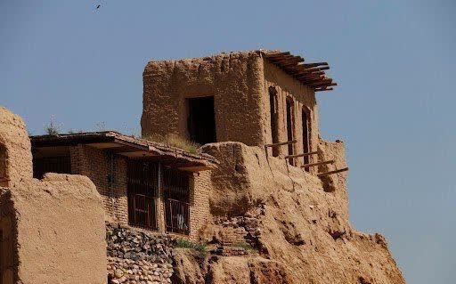 behzadm75's tweet photo. تصویری که می‌بینید خانه منسوب به ابوالقاسم فردوسی است!

این خانه واقع در روستای پاژ شهر مشهد است. متاسفانه افراد کمی این مکان را می‌شناسند و هیچ اقدامی هم برای مرمت و بازسازی این خانه ظاهرا انجام نشده. https://t.co/5KPAaqS2Qu