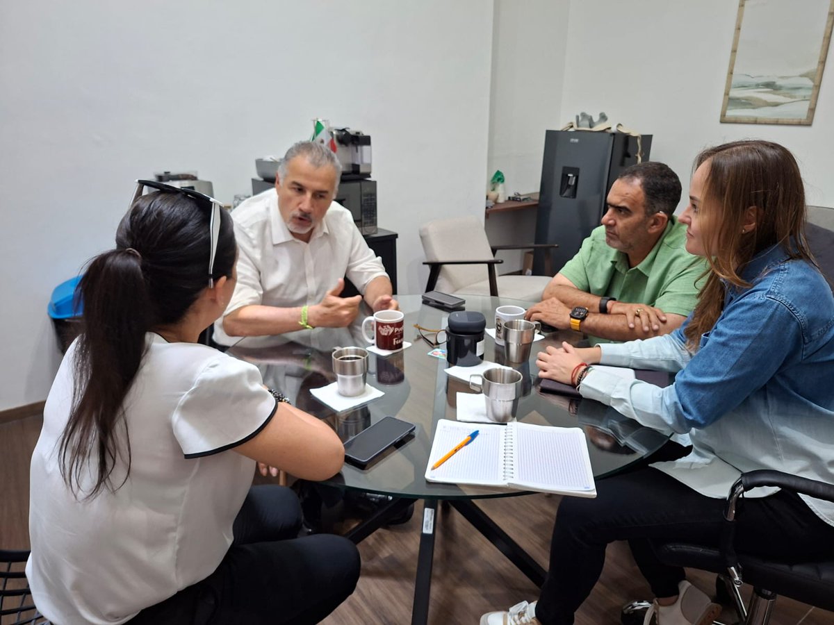 AgriculturaPue's tweet photo. Nos reunimos con Gobernación del @PueblaAyto, bajo la directriz de la Presidenta @Claudiashein y Secretaria @columbalopezg, para fortalecer la vinculación de comercialización de las y los productores con los mercados locales y así impulsar la economía de las familias del campo. https://t.co/nPMhBSjhM7