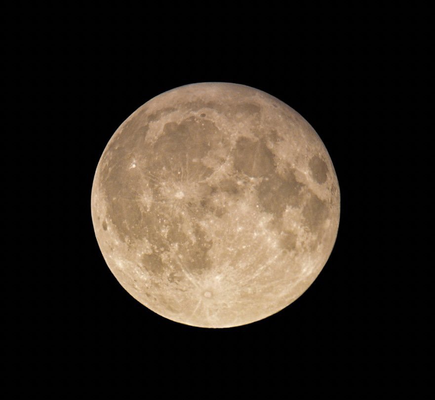 oceanweavee's tweet photo. forever in love with the moon https://t.co/Xqbd5VNwbN