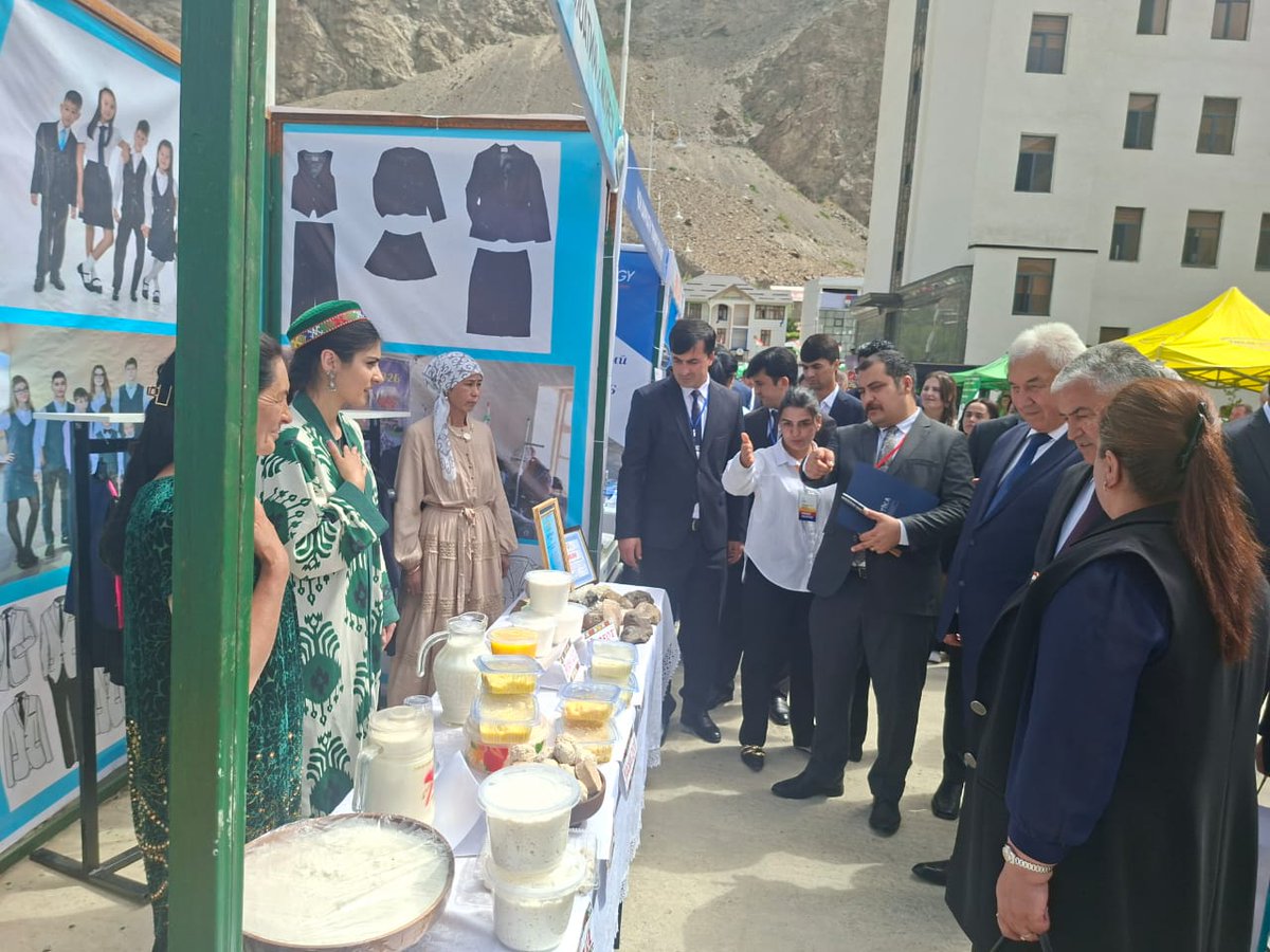 Tika_Tajikistan's tweet photo. Мо дар Форуми байналмилалии сармоягузории «Помир-Инвест», ки дар шаҳри Хоруғи Вилояти Мухтори Кӯҳистони Бадахшон баргузор гардид, иштирок намудем.

Ҳамчун ТИКА, мо дастгирии лоиҳаҳои рушди минтақавӣ ва таҳкими ҳамкориҳоро дар Тоҷикистон идома медиҳем. https://t.co/YhpCVkSAWl