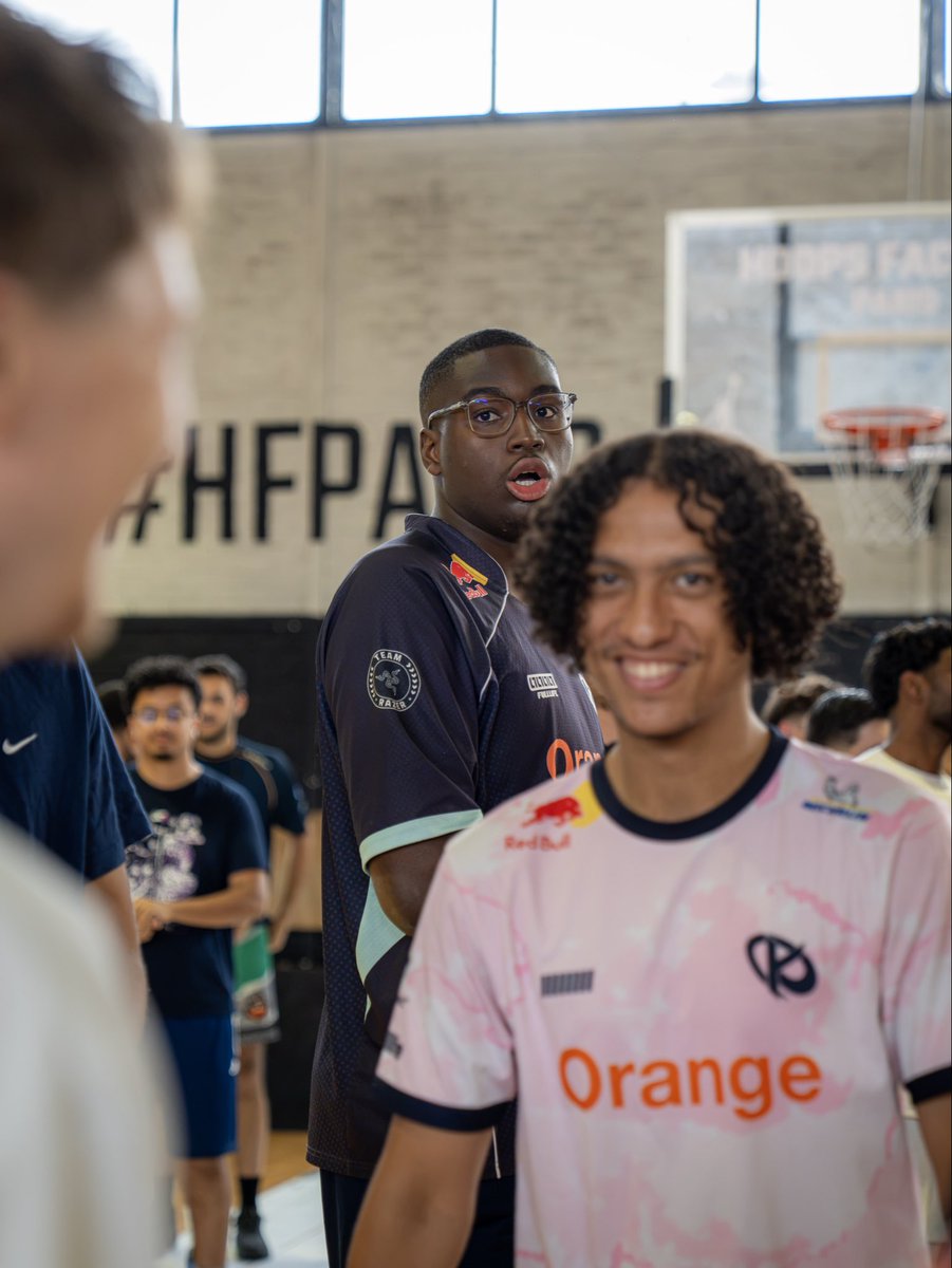 Nelcaam's tweet photo. KC Airball - LEC Summer RoadTrip ⚡️

Une première avec le @KCRedWall @_Jomann 💢 https://t.co/J0TQNbT2qr