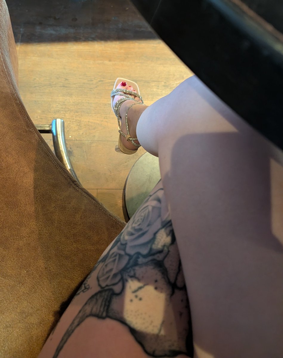 TouchedByV's tweet photo. My heels deserve worship.
Especially before I take them to New York in October. Start now before they take over The Big Apple.

Findom Paypig Femdom WalletDrain Goddess FindomNL Geldslaaf Tikkieslaaf FootWorship https://t.co/G4mEL8wlDo