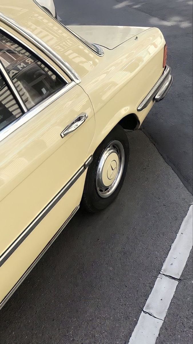 AbufahdGR's tweet photo. تدري وش ارقى لون صيفي؟🌚

لون اسمه Butter yelow🧈

راقي لان درجته جاية بين الوان الباستيل والالوان المنعشة 🌞

جربه على تصاميمك مع أي لون بيبهرك 🤯🤯 https://t.co/uOU7JkyQzE