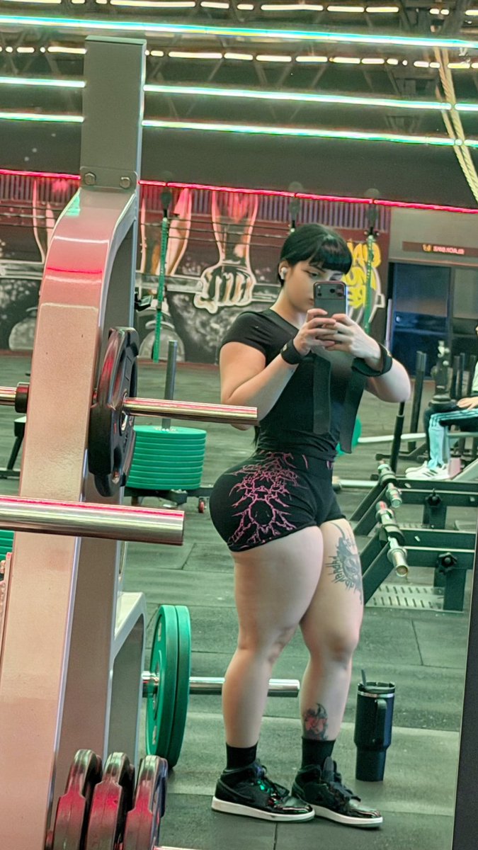 Victoriabf1m's tweet photo. Seja sincero. Tá grande? 🖤 https://t.co/gE9fgindCs