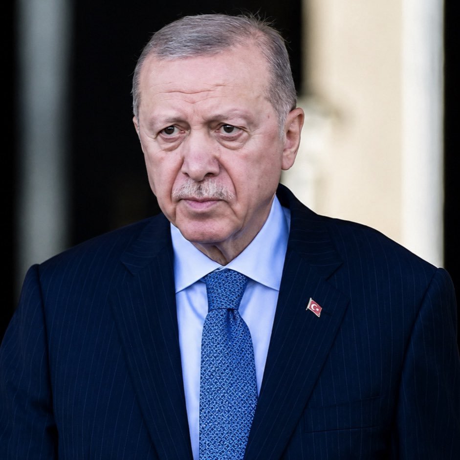 ajansmuhbir1923's tweet photo. Erdoğan: “Türkiye’nin hayrına olacak her işe kulp takma telaşında olanlar, TÜGVA’nın önünü kapatmak istiyor.” https://t.co/1GARm07z7u