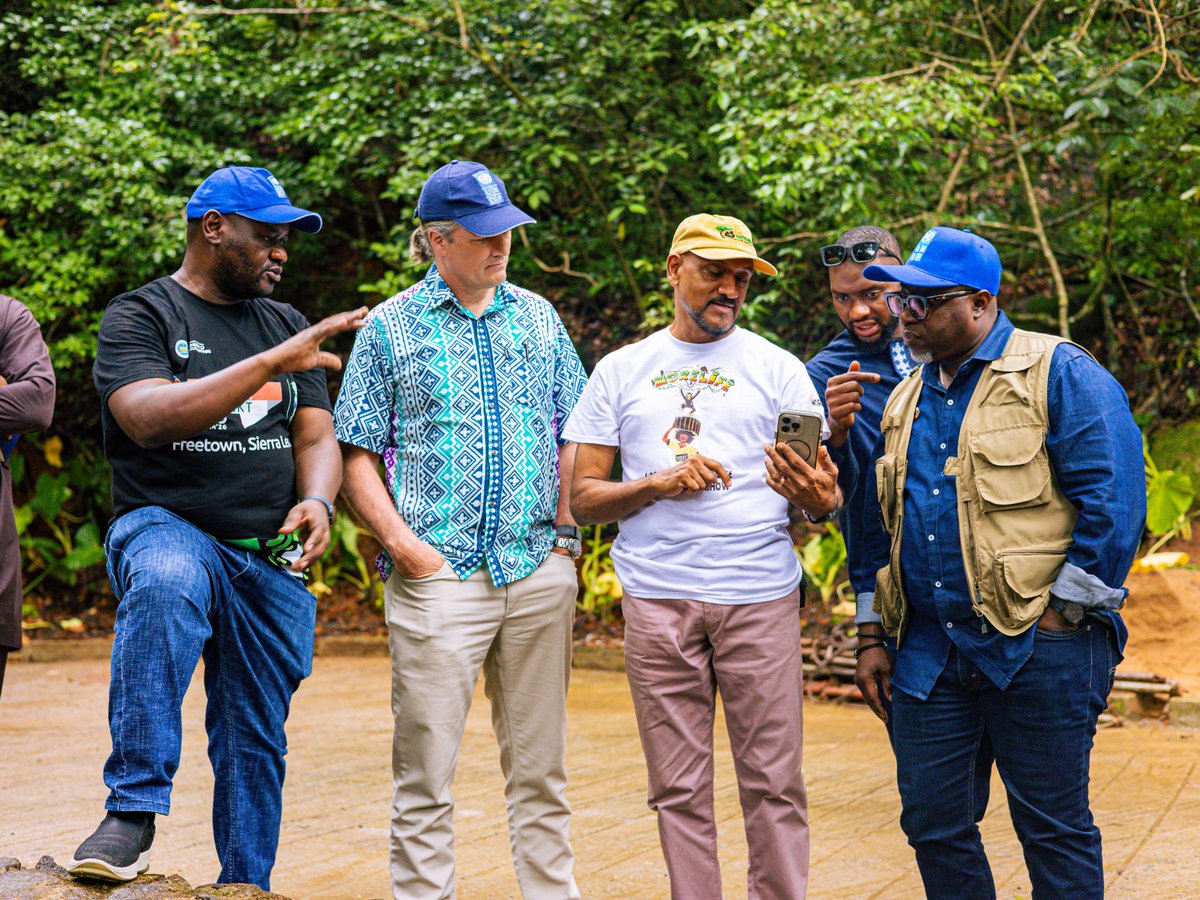 UNDPSierraLeone's tweet photo. @UNDPSierraLeone Res. Rep. @FredAmpiah joined the project team on a monitoring visit to the ongoing @Tacugama  Canopy Walkway Project, witnessing firsthand the progress being made.

Once completed, the canopy walkway will strengthen biodiversity conservation, promote ecotourism, and create new opportunities for local communities while showcasing Sierra Leone's rich natural heritage.

#NatureForDevelopment #Biodiversity #ResilientSL 
@undpwaca @UNDPAfrica @ProtectionLeone . @Mtcasierraleone  @moecc_sl