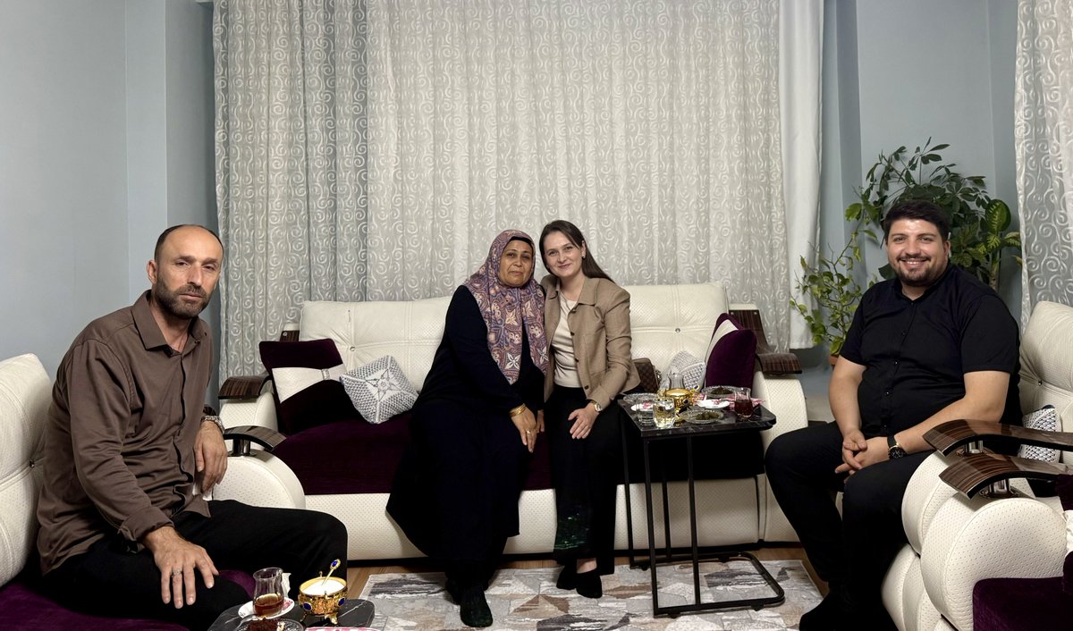 aktepebasii's tweet photo. 📍 Çamlıca Mahallesi

İlçe Başkanımız Serhat Tunç, Kadın Kolları Başkanımız Sema Uzunlar, Gençlik Kolları Başkanımız Berkant Deniz Acar ve teşkilat mensuplarımızla birlikte Çamlıca Mahallemizde hemşehrilerimizin hanelerine misafir olduk.

Ziyaretlerimizde vatandaşlarımızın talep ve önerilerini dinledik. Ayrıca AK Partimize katılmak isteyen vatandaşlarımızın üyelik işlemlerini gerçekleştirdik.

Vatandaşlarımızla kurduğumuz güçlü bağı her geçen gün daha da pekiştirerek çalışmalarımızı kararlılıkla sürdürüyoruz.

🔸 AK Parti Seninle #Tepebaşı