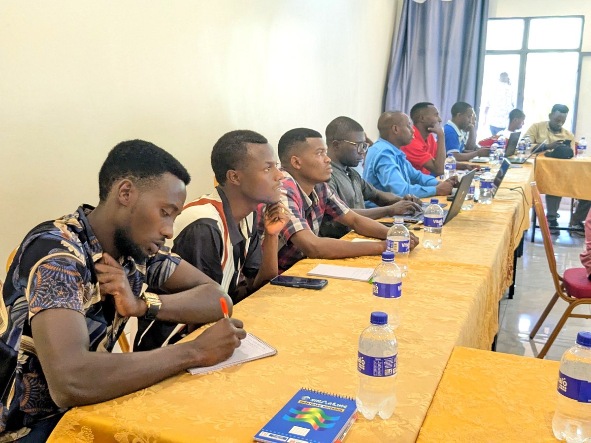 bugeserayouth's tweet photo. Uyu munsi, Komite ya @bugeserayouth n'abahagarariye Inama y'Igihugu y'Urubyiruko mu mirenge bahuriye muri Savanna Hotel barebera hamwe Raporo z'Imihigo n'ibikorwa byakozwe mu myaka 5 no kubikorera Filimi Mbarankuru ku bufatanye na @VSO_Rwanda. @RwandaYouthArts, @jnabdallah https://t.co/j2qxSFk4e6