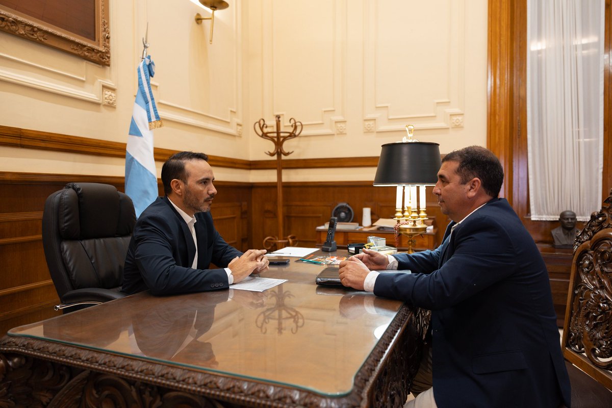 JPValdesok's tweet photo. Con intendentes de distintos puntos de la provincia, trabajamos diariamente para fortalecer la gestión de cada municipio en materia de obras y servicios, y anticiparnos a los desafíos que puede generar el fenómeno de #ElNiño. https://t.co/v1iJSCuGgw