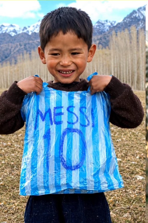 Puppieslover's tweet photo. When a 5 year old boy from Afghan became famous for wearing a homemade Messi jersey made from plastic bag, his story reached Messi. The Argentina star met him in person and gifted him 2 of his team's jersey and a ball. https://t.co/Uw2iSeApow