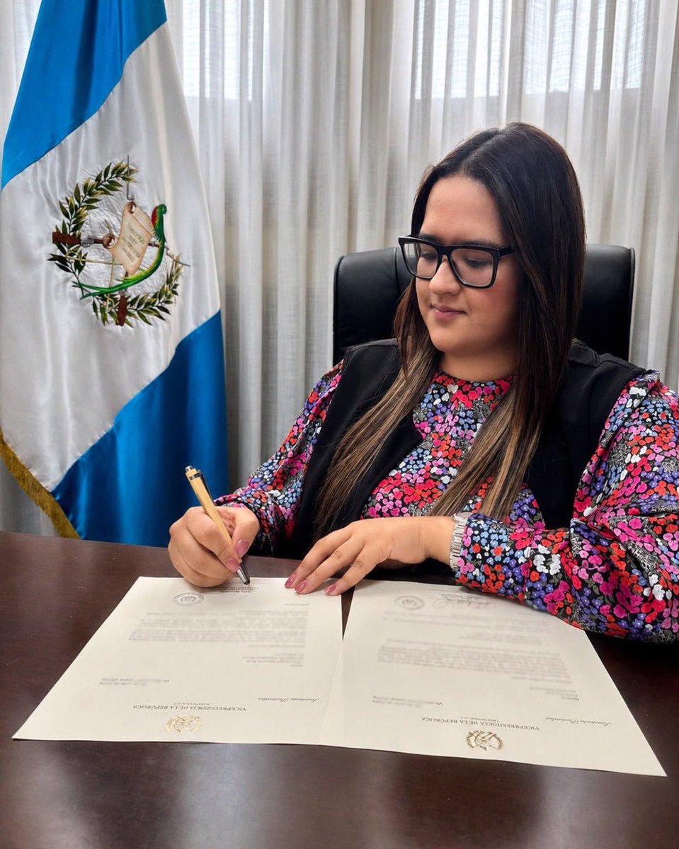 RaisaMarroquinC's tweet photo. Gracias por los mensajes, las llamadas y la compañía en el cierre de esta etapa que marcó mi vida. También recibo las críticas sobre mi paso por la función pública con atención y respeto.

Guate necesita que dialoguemos, que construyamos y, sobre todo, que no dejemos de soñar. https://t.co/U7u9cCf5hP