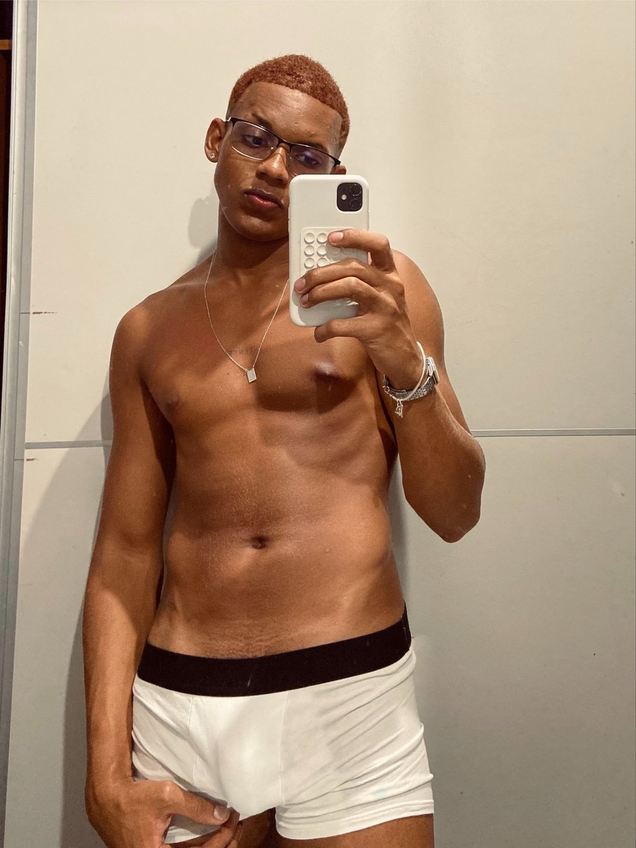 mateusmenezesof's tweet photo. acho q vou voltar com essa cor de cabelo 🍫🫦 https://t.co/NUeWgAEy7d