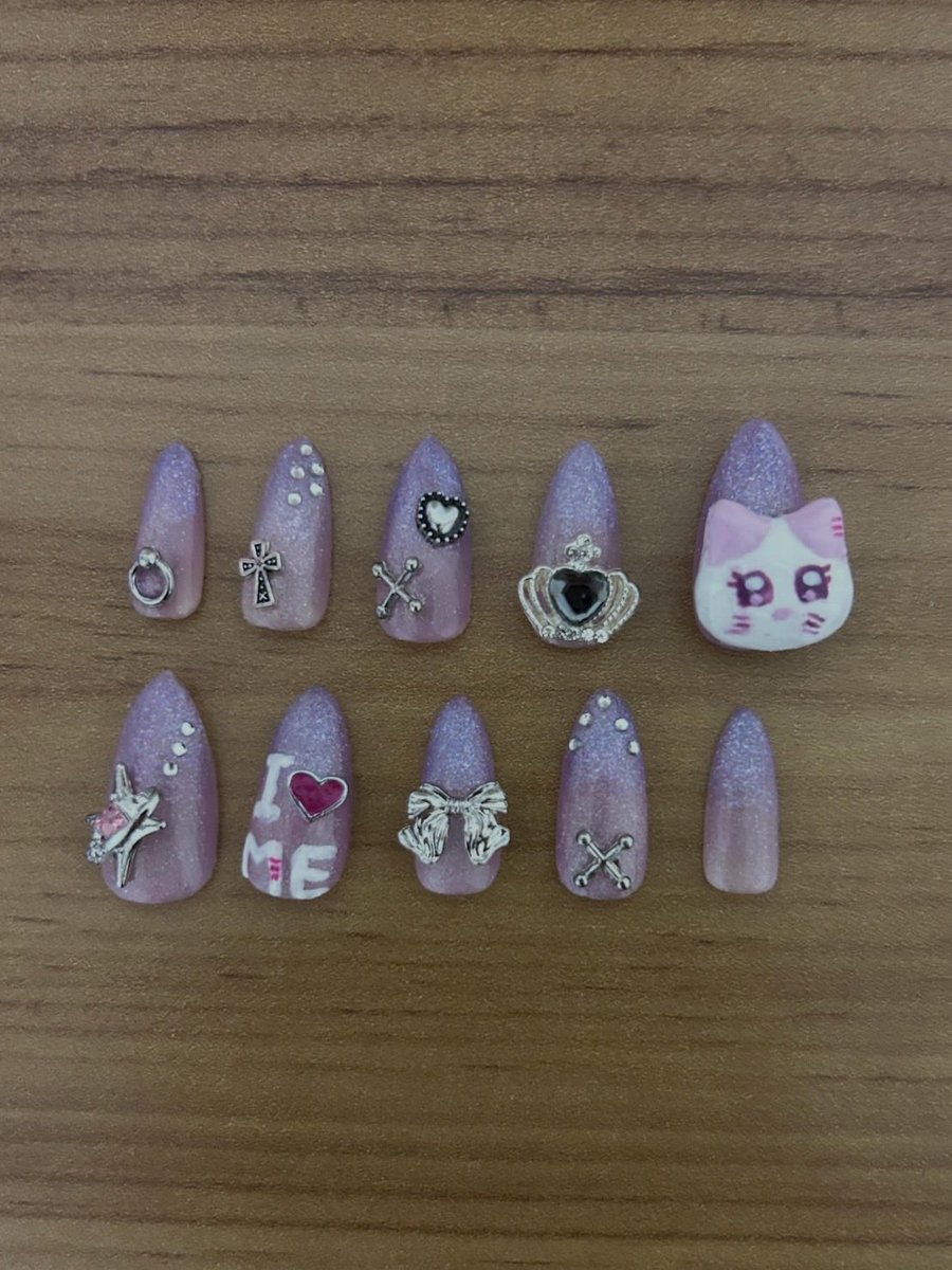 asyuyama's tweet photo. 友達と初めての推しネイル作った💖💅
有明2日間楽しむぞー❣️
#ミーアイ #me_i https://t.co/AY2FdSN0eV