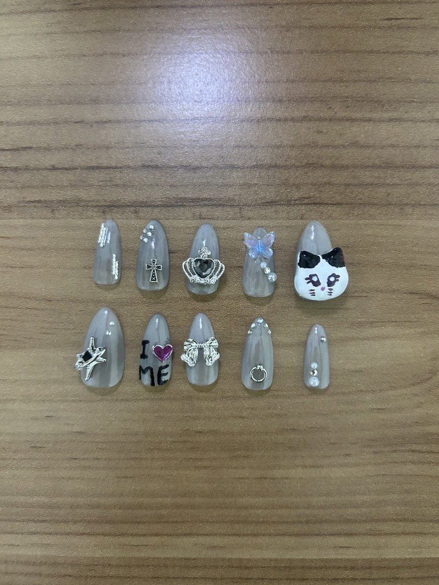 asyuyama's tweet photo. 友達と初めての推しネイル作った💖💅
有明2日間楽しむぞー❣️
#ミーアイ #me_i https://t.co/AY2FdSN0eV
