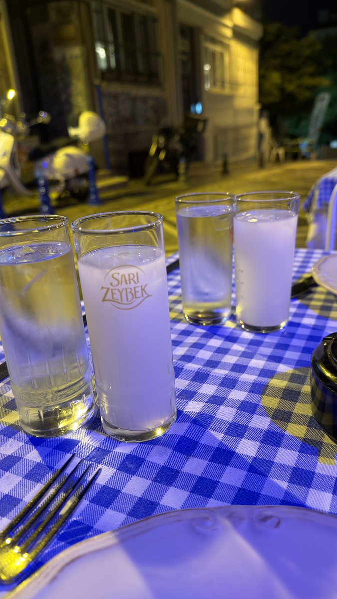 felsefelogcu's tweet photo. Şerefe dediğimiz şey, bazen sadece geride bırakmaya çalıştığımız yüklerdir… https://t.co/a0K7c7cSa3