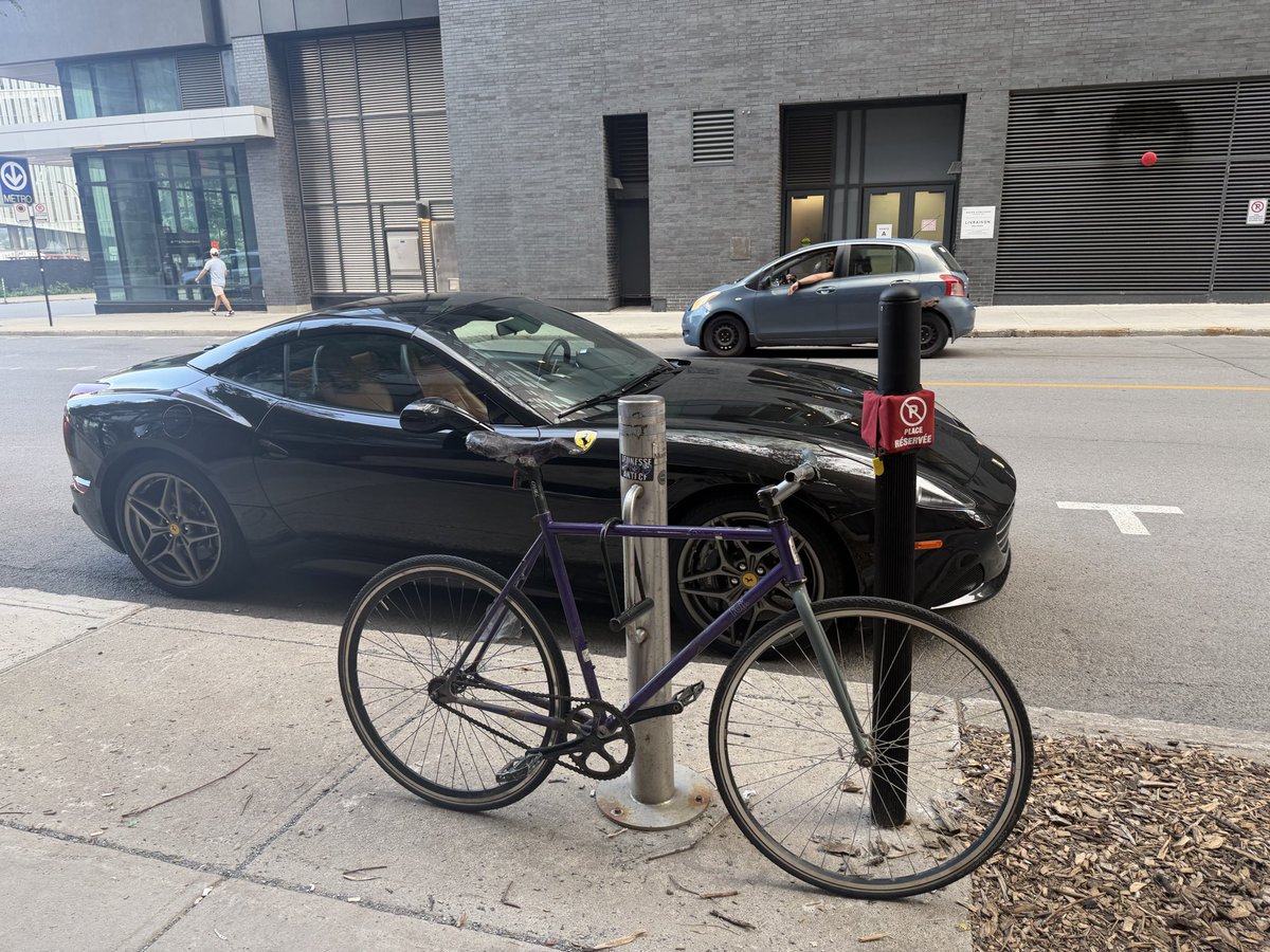 29bucks's tweet photo. Look at my nice ride.

NO!  Not that stupid car, the bicycle. https://t.co/wnJkdrVFe9