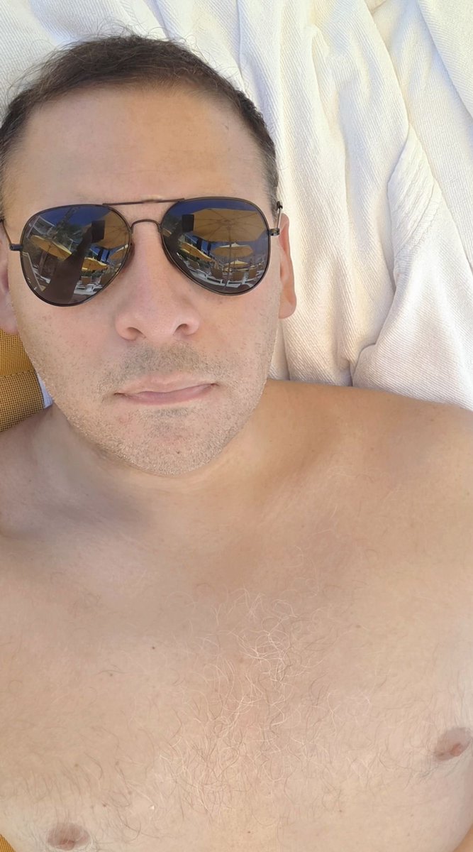 Trogeno0ae's tweet photo. #findomtaxfriday #SentPapi @mexicacashmastr is pool side enjoying a drink while his #cashslave is on its knees sending a #PapiTribute #Findom #AlphaCashMaster. Glad to you relaxing Papi you so sexy! Wish i could give you a massage to relax even more https://t.co/xgx9cfi4SC