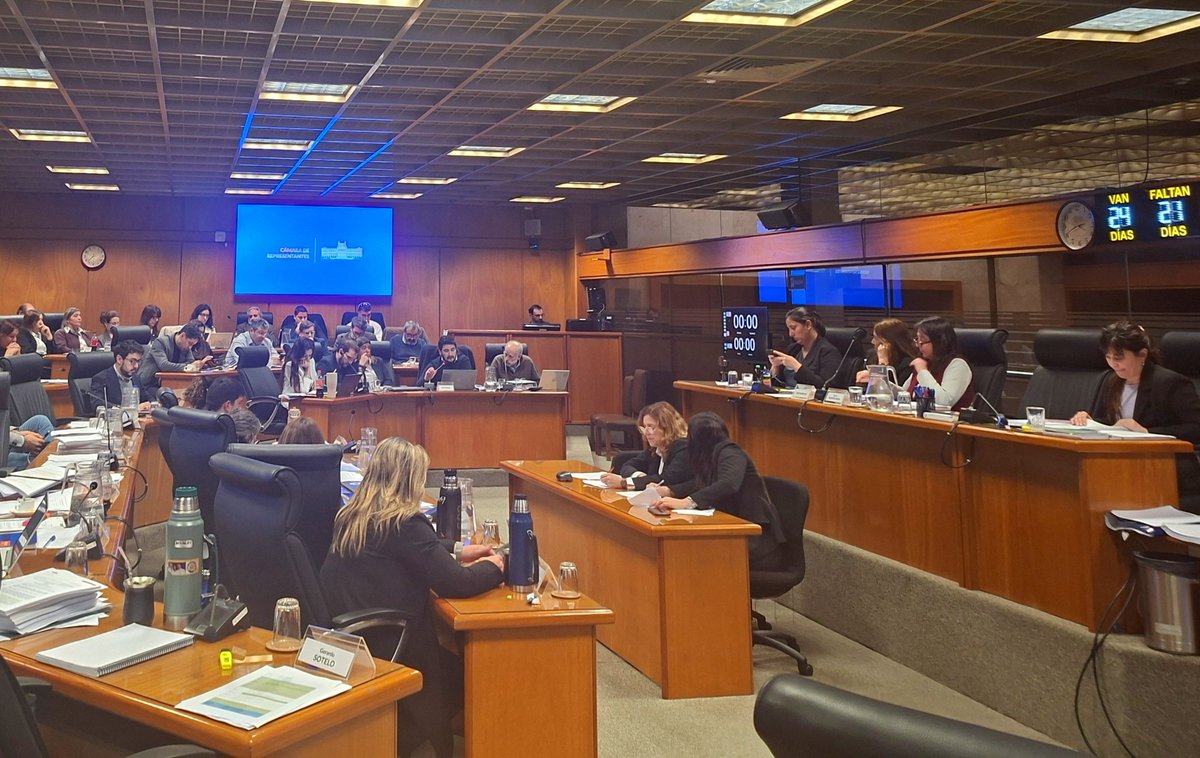 juanpab_delgado's tweet photo. Hoy concurrió al Parlamento el Ministerio de Vivienda en el marco de la discusión de la Rendición de Cuentas.
Es el UNICO Ministerio en la Rendición, que NO cuenta con su Inciso en el articulado, NO hay un solo articulo propuesto para mejora de gestión, cambios normativos o de innovación de políticas de viviendas!

Una Austeridad de ideas alarmante!