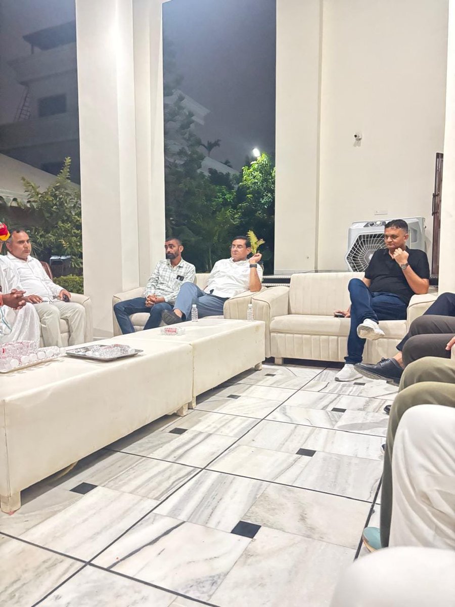 DrRamprakashSa9's tweet photo. जाटसाहब के जयपुर आवास पर।
सेवानिवृत्ति के पश्चात जाट साहब के साथ, पीटीआई साथियों के साथ जाट साहब के जयपुर आवास तक साथ आए।
कल जाट साहब के सेवानिवृती भोज कार्यक्रम में जाट साहब के गांव रहूंगा।
@saten_08 @kamal_kanawaria @MundelVikas @AbvpRameshwar @DrRamprakashSa7 @DrRamprakashSa9 https://t.co/9zffc5wwtT