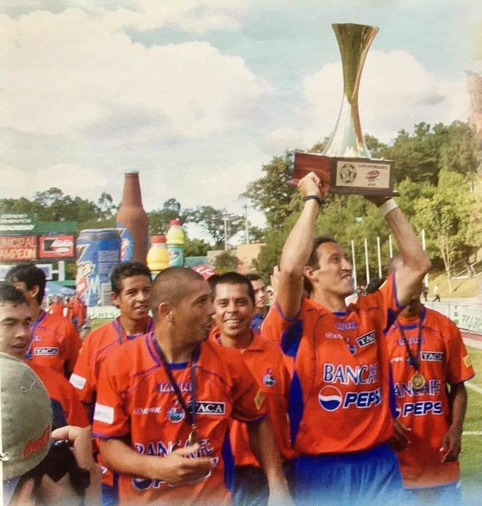 historia_ca's tweet photo. Es verdad que no están al mismo nivel. Los clubes salvadoreños no han ganado nada en 30 años; los de Guatemala sí.

El orden de las ligas es:
1º🇨🇷
2º🇭🇳
3º🇬🇹
4º🇳🇮🇸🇻
5º🇵🇦
6º🇧🇿 https://t.co/88YCrcetKc