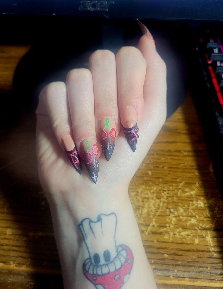 Mushroume_EN's tweet photo. Nails from today's stream can you see the little guys hidden on them https://t.co/IPtAx0fA7W