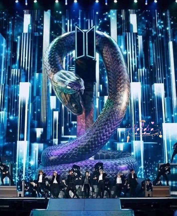 Mexicanas_Armys's tweet photo. @BTS_twt_AGSTD Siempre Juntos BTS y Army 
Eso se llama lealtad mutua 
No todos lo logran. 💜🍷 https://t.co/W5knjUgg1O