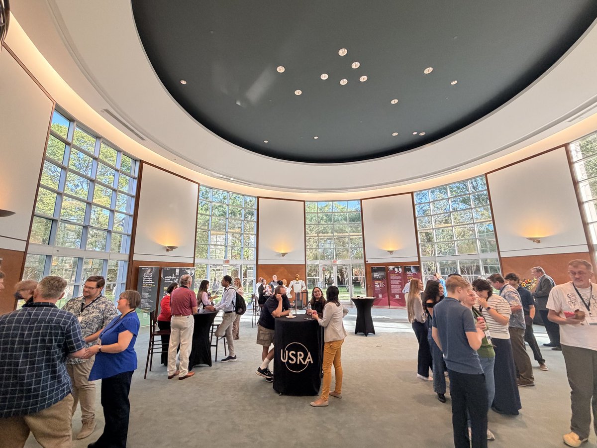 USRAedu's tweet photo. For 50 years, LPI's Summer Internship Program has trained the scientists, engineers and explorers of tomorrow. Yesterday, approximately 70 interns, alumni and mentors marked that milestone in Houston. Here's to the next 50 years of discovery. 

#PlanetaryScience #STEM https://t.co/MheyTst3uV