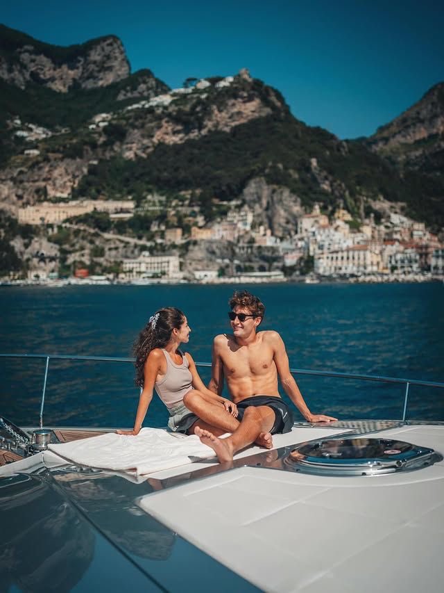 swaggigangsta63's tweet photo. I just need two things, a yacht and these two on it with me https://t.co/MyVOt1iRNq