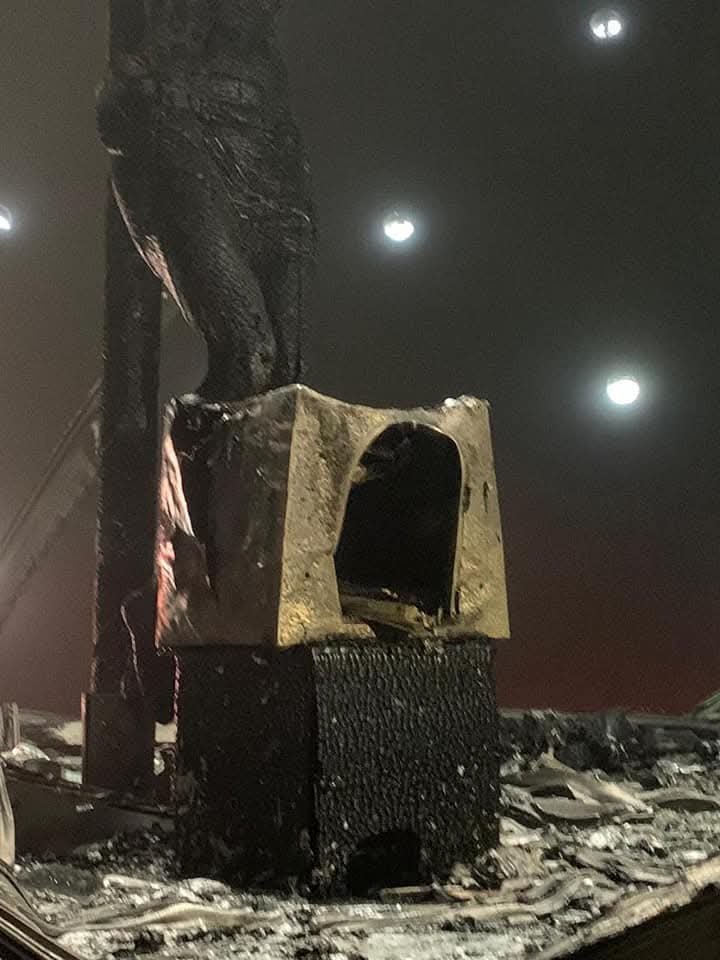 panoramacatolic's tweet photo. 🇳🇮🇻🇦Se cumplen seis años que Daniel Ortega y Rosario mandaron quemar la imagen de la Sangre de Cristo.

Los perseguidores del cristianismo, quemaron la imagen de la Sangre de Cristo, el hecho fue denunciado por el arzobispo de Managua, como un acto terrorista. https://t.co/ctE7g1cj2k
