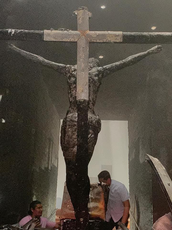 panoramacatolic's tweet photo. 🇳🇮🇻🇦Se cumplen seis años que Daniel Ortega y Rosario mandaron quemar la imagen de la Sangre de Cristo.

Los perseguidores del cristianismo, quemaron la imagen de la Sangre de Cristo, el hecho fue denunciado por el arzobispo de Managua, como un acto terrorista. https://t.co/ctE7g1cj2k