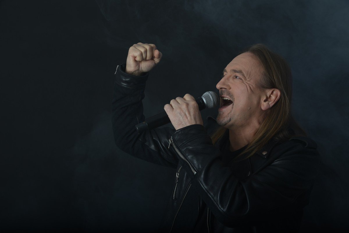 JozefPiekarczyk's tweet photo. 🎸 Tuż przed rozpoczynającym się upalnym weekendem przychodzimy do Was z samymi dobrymi informacjami! W sobotę 𝟭𝟵 𝘄𝗿𝘇𝗲𝘀́𝗻𝗶𝗮 𝗼 𝗴𝗼𝗱𝘇𝗶𝗻𝗶𝗲 𝟭𝟴:𝟬𝟬 na sali widowiskowej Fortu Borek wystąpi z koncertem „Akustycznie”. https://t.co/VeF3ueG9L4