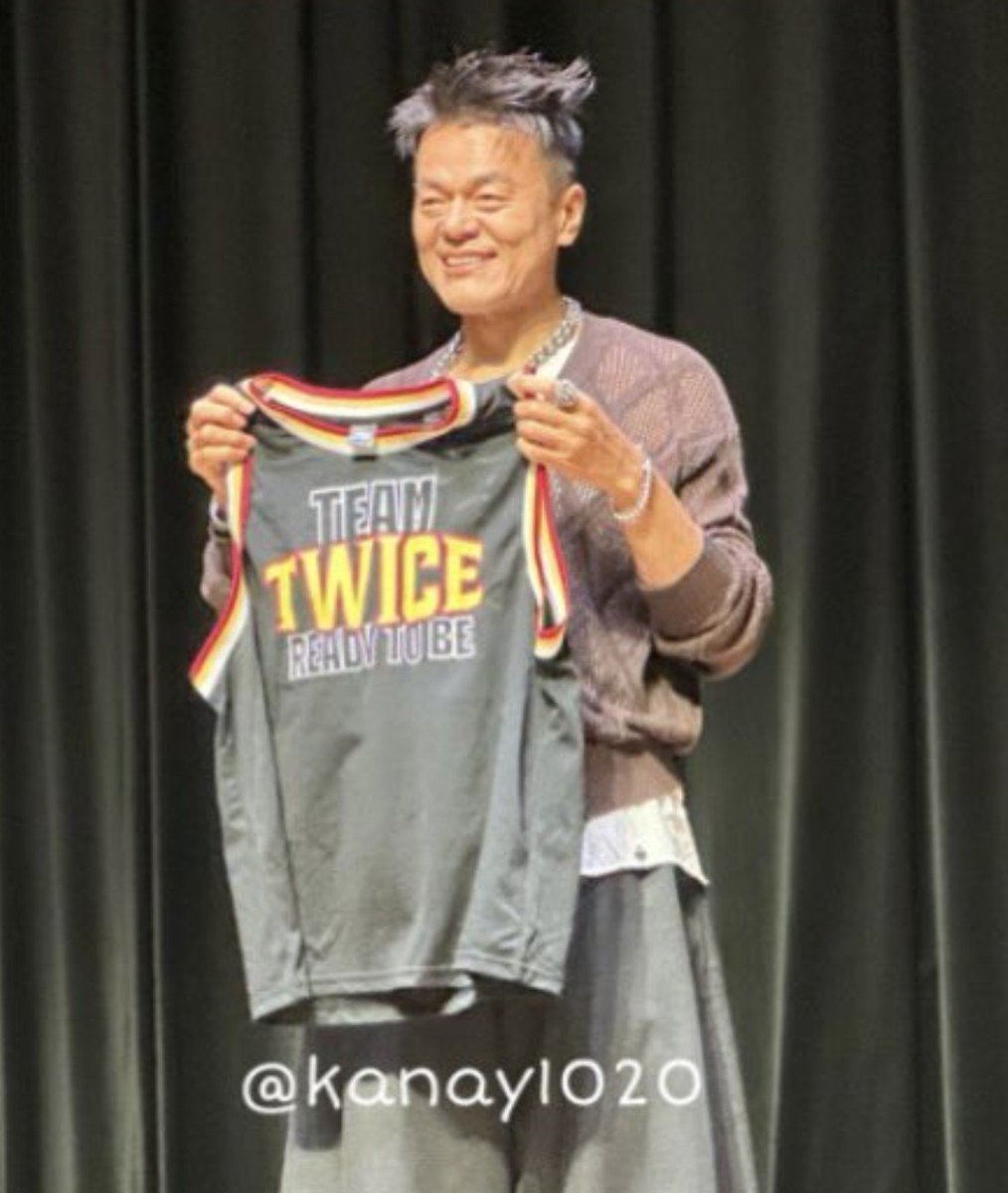 oncetwicebra's tweet photo. J.Y. Park escolhe o TWICE como o grupo que gostaria de entrar se renascesse. 😆

👤: Então, é uma pergunta, mas... se você renascesse, em qual grupo você gostaria de entrar?
👨: Ohhh (*ficou um bom tempo em dúvida*) o TWICE!
👤: Ah! TWICE!? TWICE!!!
👨: Dentre esses, o TWICE é o que está ativo há mais tempo, então é o TWICE
👤: Muito obrigado. Eu gosto da Mina-chan.
👨: Ah~ é mesmo? 
👤: Sim, muito obrigado

#TWICE #트와이스 @JYPETWICE