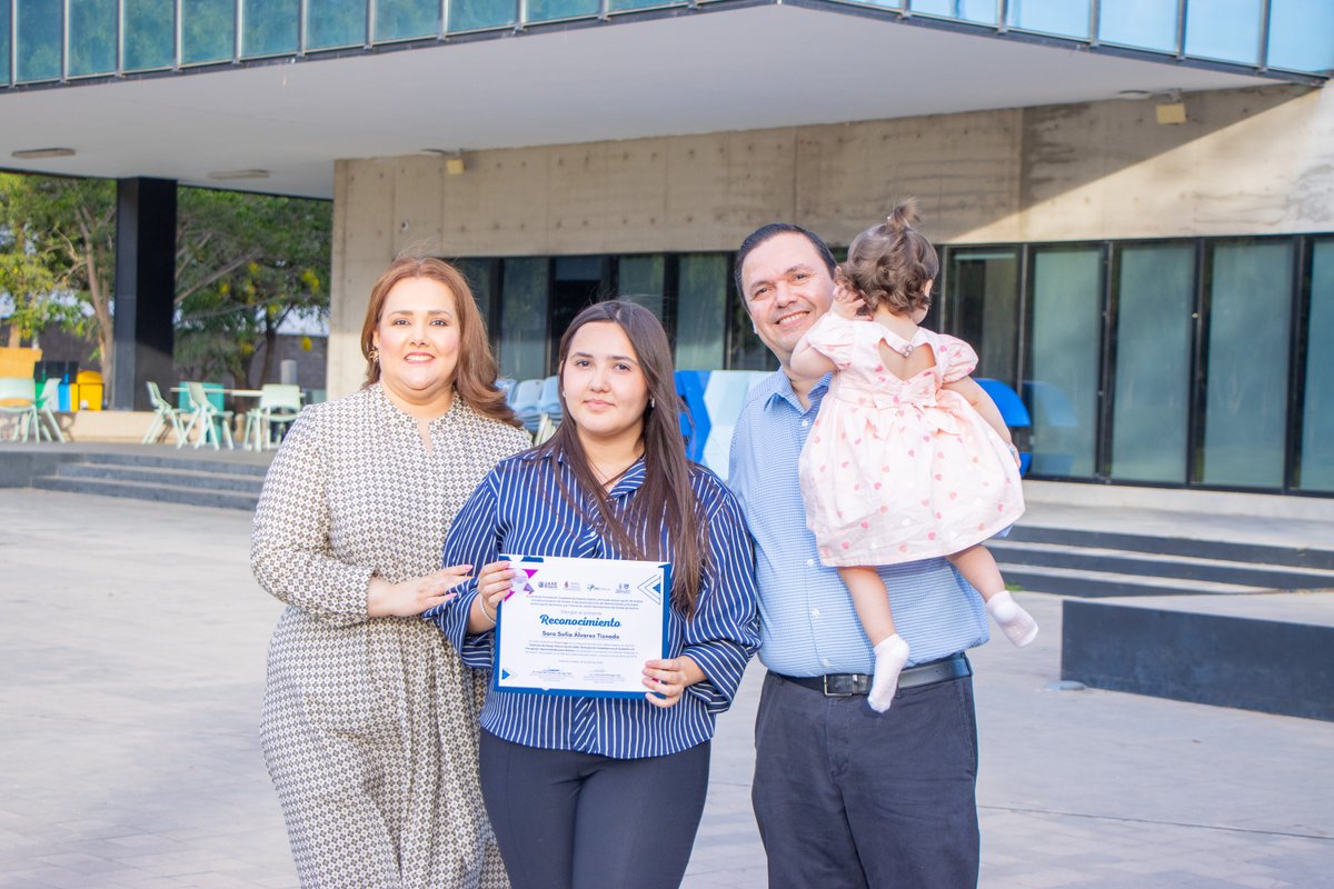 TECcampusSIN's tweet photo. Alejandro Contreras y Sofía Álvarez, alumnos del Tec Campus Sinaloa, obtuvieron el primer y tercer lugar en el 1er Concurso Estatal de Ensayos de Sinaloa, gracias a sus propuestas sobre los sistemas anticorrupción del estado.  Conoce su historia. 👇💙
https://t.co/Si7ux30qYc https://t.co/zfuHB26dhn