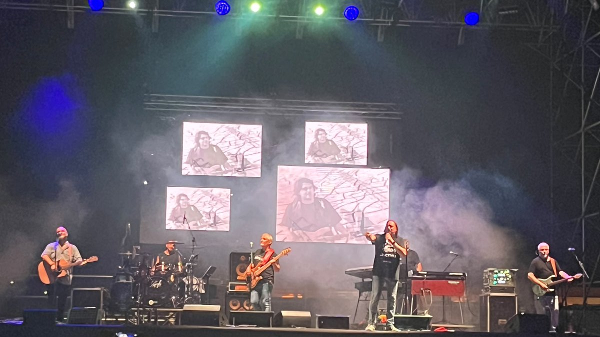 AbruzzoNomade's tweet photo. Qualche foto dal concerto di ieri sera dei Nomadi a Bibione (VE)... Grazie al nostro neo-socio Mauro!
#Nomadi #Bibione #Veneto #Tour2026 #SempreNomadi #FansClub #AbruzzoNomade https://t.co/PMCshKyVwm