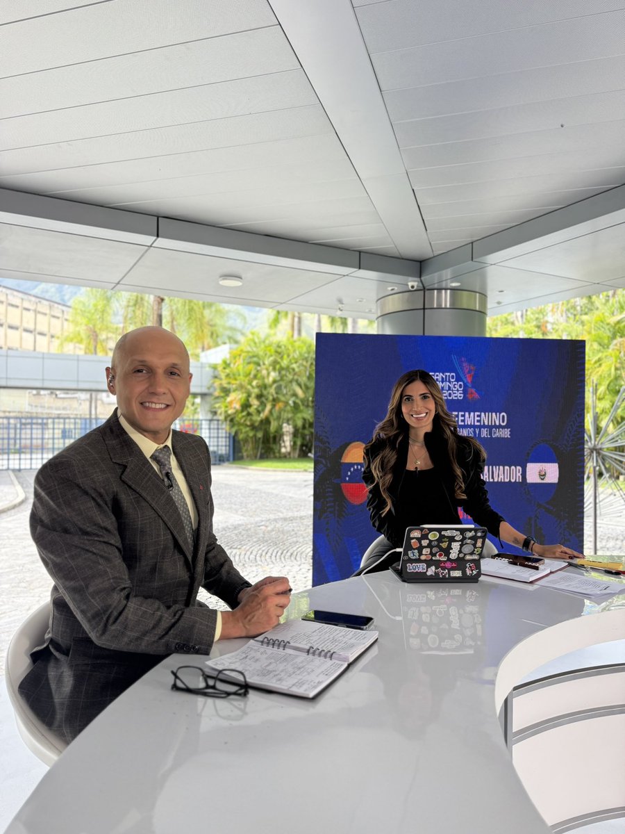 Teledeportes_10's tweet photo. ¿A quién ves como la gran figura de esta selección femenina? 🤔🇻🇪

¡Te leemos EN VIVO con la etiqueta #TelevenEsVinotinto! 📺 https://t.co/n6Jx3QHyrS