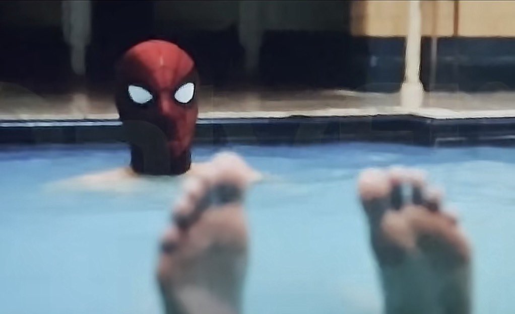 Tizzifyy's tweet photo. me when she invites me to the pool party https://t.co/iSZye24bfD
