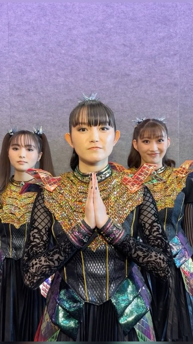 Mosmetal08's tweet photo. おはようございます😄
今日から8月
今月は各地の夏フェスに登場、DX盤にバイオコラボなどBABYMETALづくしの8月🦊
今日は休みです
お仕事の方顔笑っていきましょう
休みの方良い週末をお過ごしください
今月もよろしくお願いします🦊🤘
#BABYMETAL https://t.co/095B5NxZrF