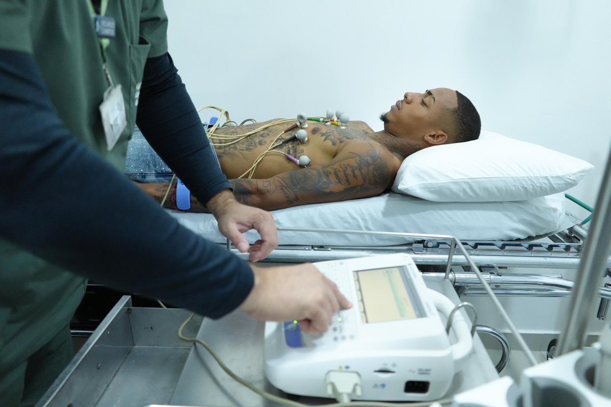CSEmelec's tweet photo. 💪🏽 Nuestro jugador Luis Gómez, se realizó sus chequeos médicos en el Hospital de Especialidades de la Ciudad 🔛

#VolviendoASerEmelec 🔵 https://t.co/dNaQxNhwHX