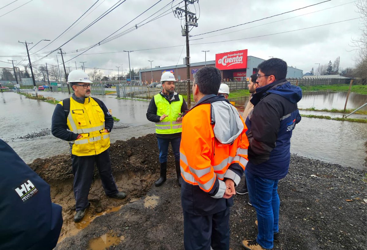 senapredbiobio's tweet photo. #SenapredBiobio, junto a la DPP Biobío, Alcalde y encargado #GRD de la comuna de #Cabrero, CMPC y Frontel, coordinan acciones en terreno en zonas afectadas por evento meteorológico. https://t.co/L8cjahrETv