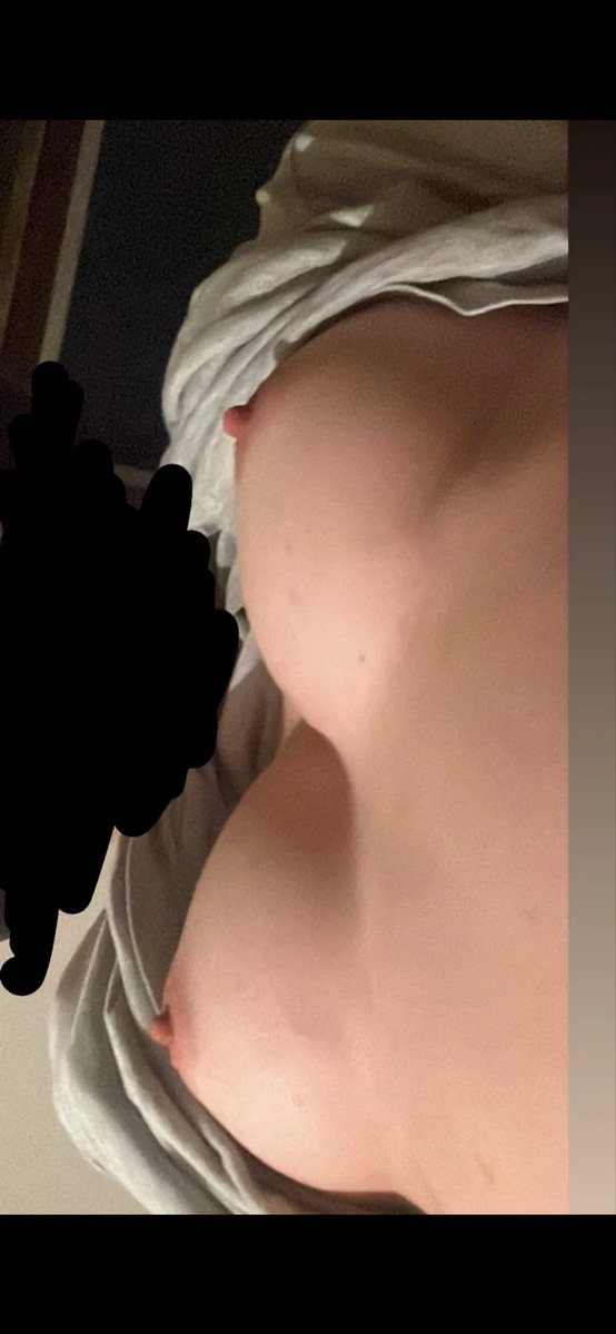 fallwn_angl's tweet photo. which pic do you prefer ? 
#boobs https://t.co/P2I2LQ667X