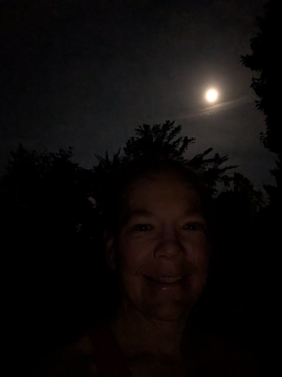 SkiRunLift's tweet photo. #3amRunClub Full moon and not just mine. ππππΌββοΈ
Absolutely gorgeous out! Very soupy, I was a sweaty pig post run.
I stopped mid-run to play the drums on a construction barrel & dance a little.
Why sleep when you can run?
#runner #runningcommunity https://t.co/A9uuXopPTG