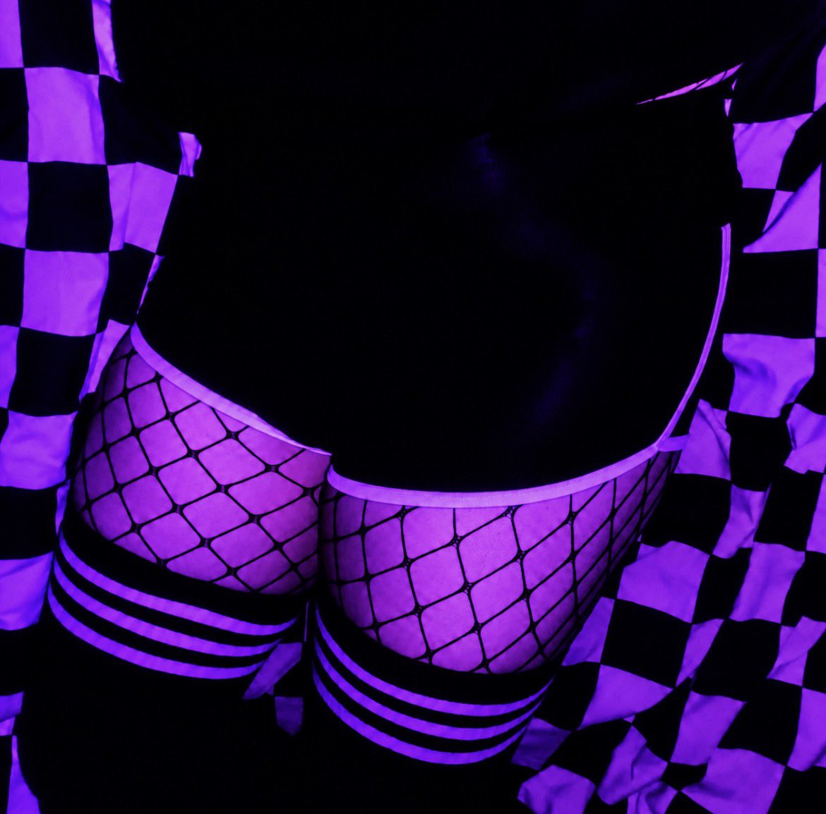 MorphKayla's tweet photo. 💜🖤 Neon nights, checkerboard dreams, and purple glow energy✨🌙

#Trans #TransFem #Femboy #FemboyFriday #LGBTQ
#LGBTQIA #TransRights #Pride https://t.co/a4cknDr47X